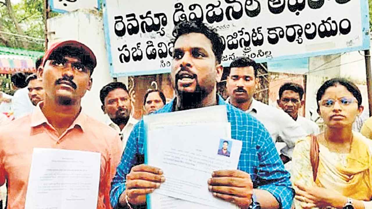 Ration Dealer | అంగట్లో రేషన్‌ డీలర్‌ పోస్టులు.. డబ్బులకు అమ్ముకుంటున్నారన్న కాంగ్రెస్‌ కార్యకర్త
