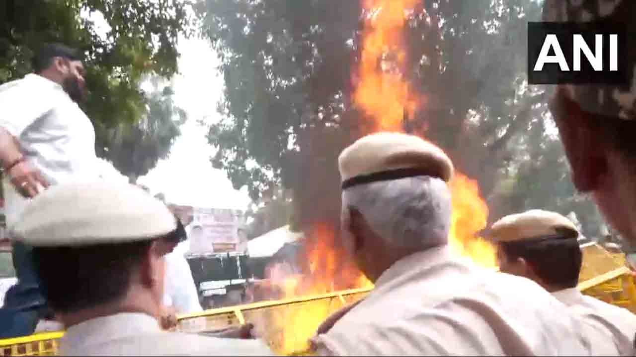 Congress | రాహుల్‌పై అభ్యంతరకర వ్యాఖ్యలు : కేంద్ర మంత్రి రవ్‌నీత్‌ సింగ్‌ ఇంటి ముట్టడికి కాంగ్రెస్‌ శ్రేణుల యత్నం