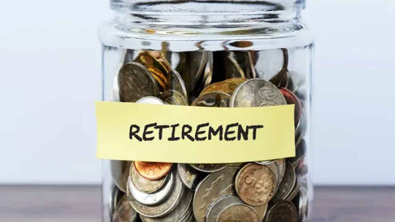 Anganwadi Teachers | రిటైర్మెంట్‌ బెనిఫిట్‌ 2 లక్షలు ఎప్పుడిస్తరు?.. నెలలు గడుస్తున్నా పట్టించుకోవటం లేదన్న సర్కారుకు రిటైర్డ్‌ అంగన్‌వాడీ టీచర్లు