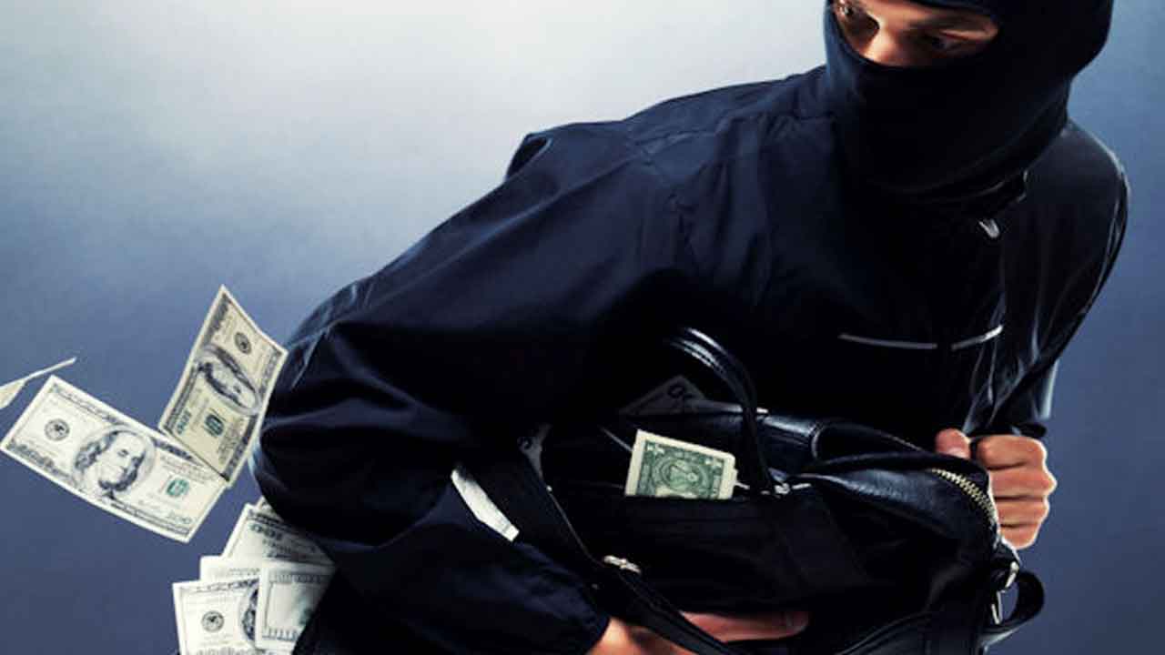 గుడిమల్కాపూర్‌లో 35 లక్షల దారి దోపిడీ