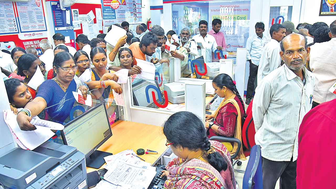ఎన్నాళ్లీ మాఫీ సాగదీత?