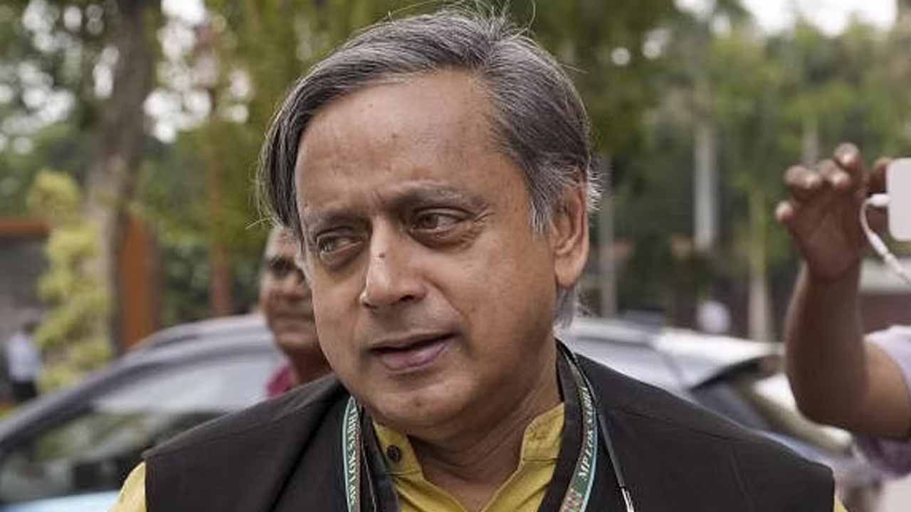 MP Shashi Tharoor: మోదీపై వ్యాఖ్య‌లు.. శ‌శిథ‌రూర్‌కు సుప్రీంలో ఊర‌ట‌