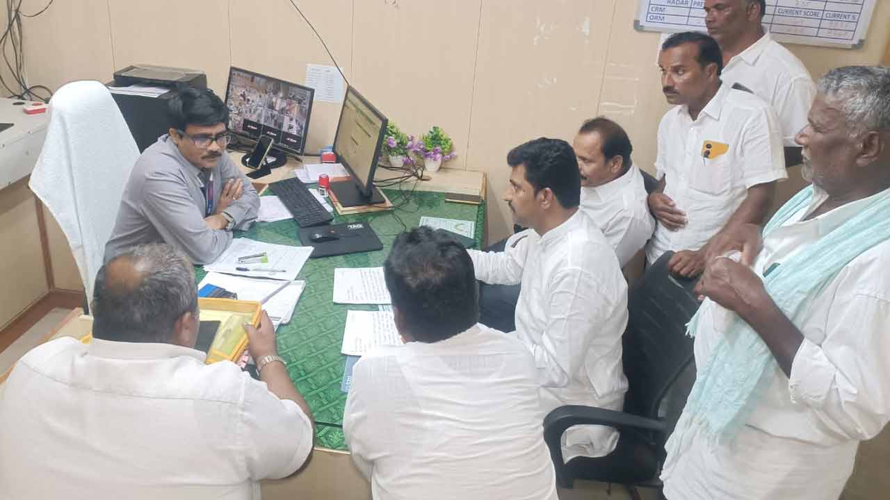 బ్యాంకులో పొదుపు చేసిన డబ్బులు మాయం