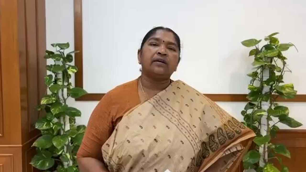 తల్లుల దీవెనలతోనే బయటపడ్డాం: సీతక్క