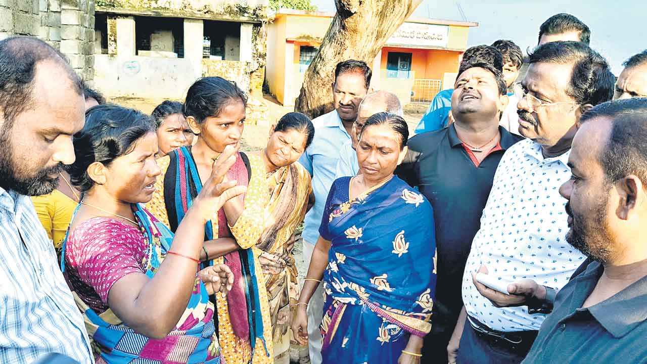 ఇంటింటికీ సోలార్‌ విద్యుత్‌ అందిస్తాం