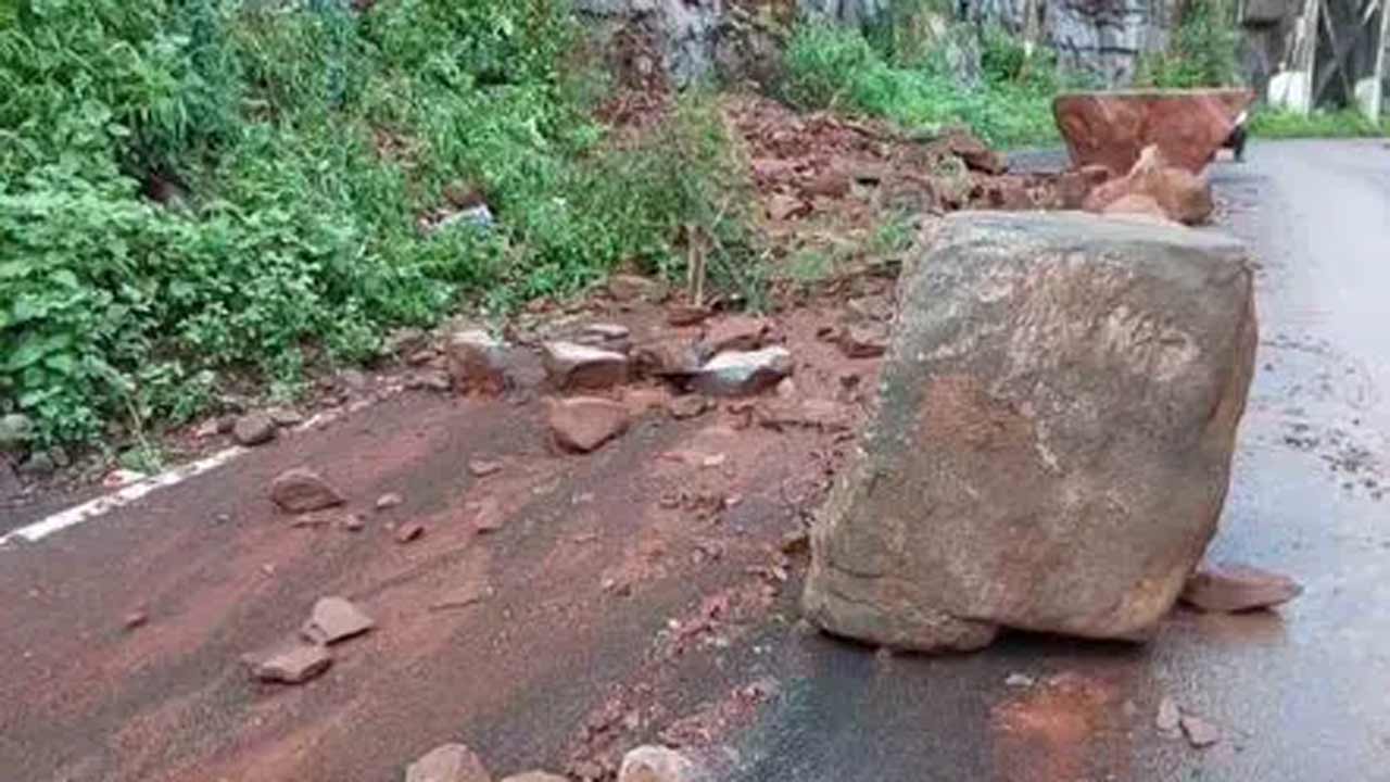 Srisailam | కుండపోత వర్షాల నేపథ్యంలో శ్రీశైలం వెళ్లే భక్తులకు అలర్ట్‌.. కీలక ఆదేశాలు జారీ చేసిన తెలంగాణ పోలీసులు