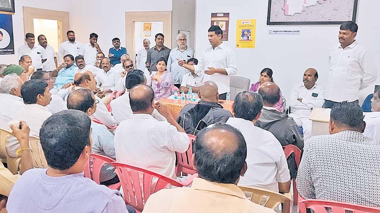 అర్హులందరికీ రేషన్ కార్డులు ఇవ్వాలి