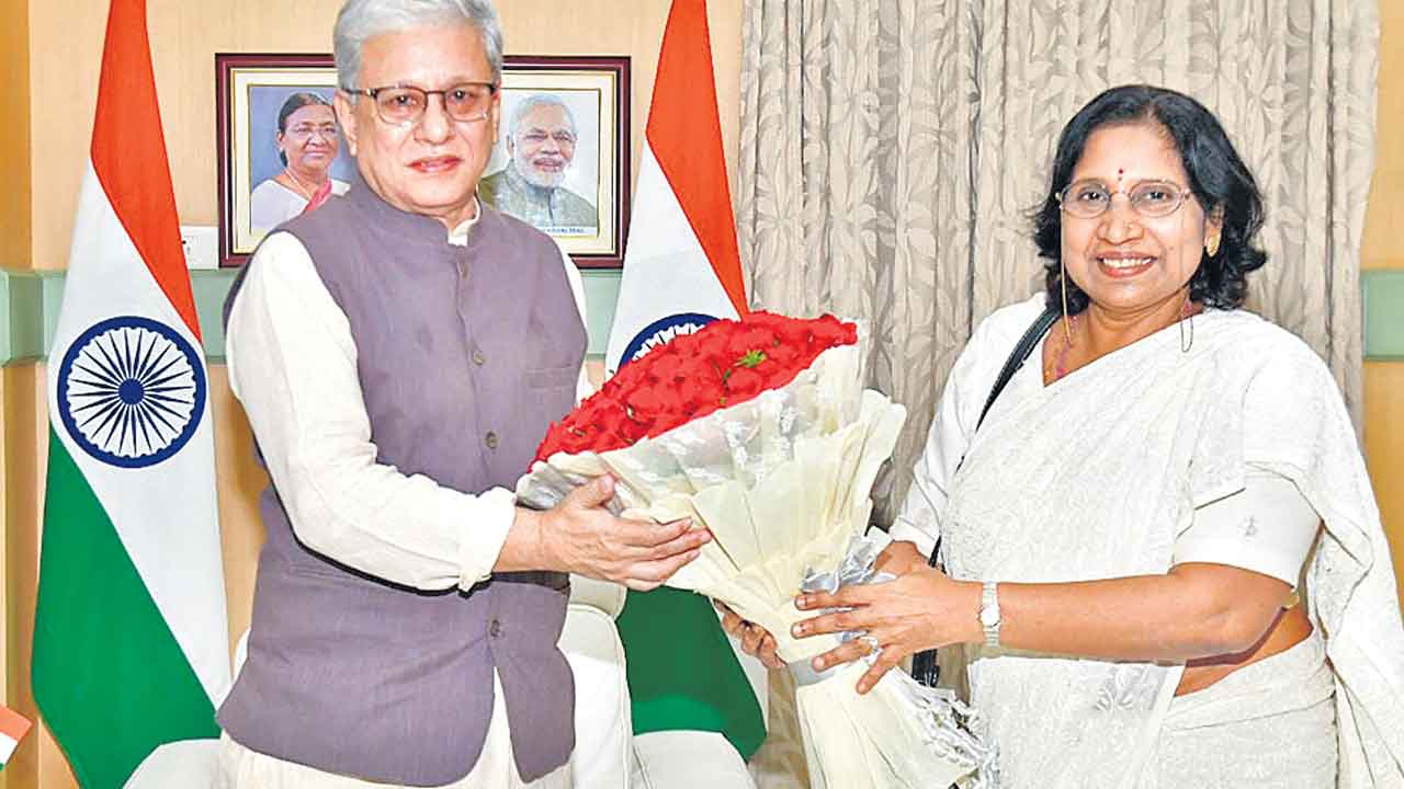 ఎన్నికల కమిషనర్‌ బాధ్యతల స్వీకరణ