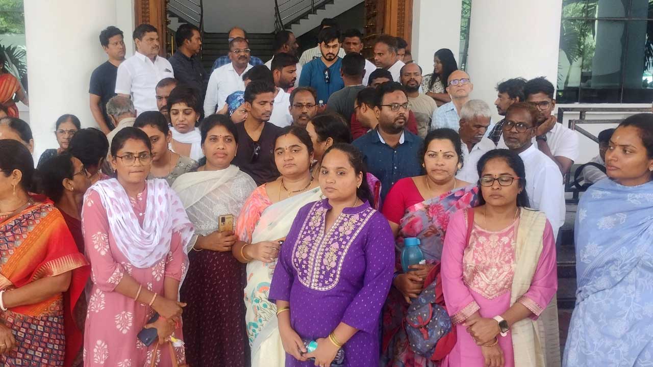 Telangana Bhavan | తెలంగాణ భవన్కు హైడ్రా బాధిత కుటుంబాలు