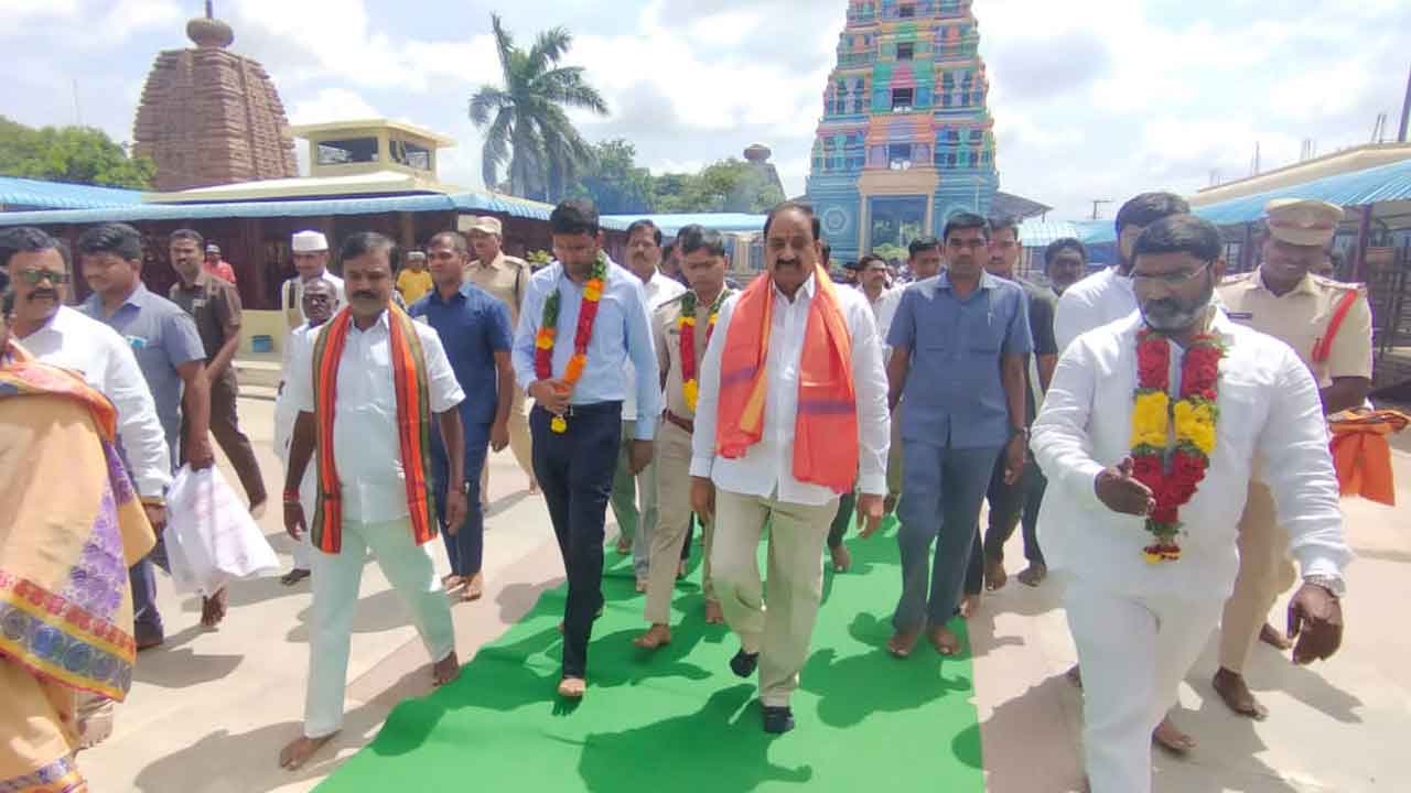 Minister Tummala | బాల బ్రహ్మేశ్వర స్వామి ఆలయాలను దర్శించుకున్న మంత్రి తుమ్మల