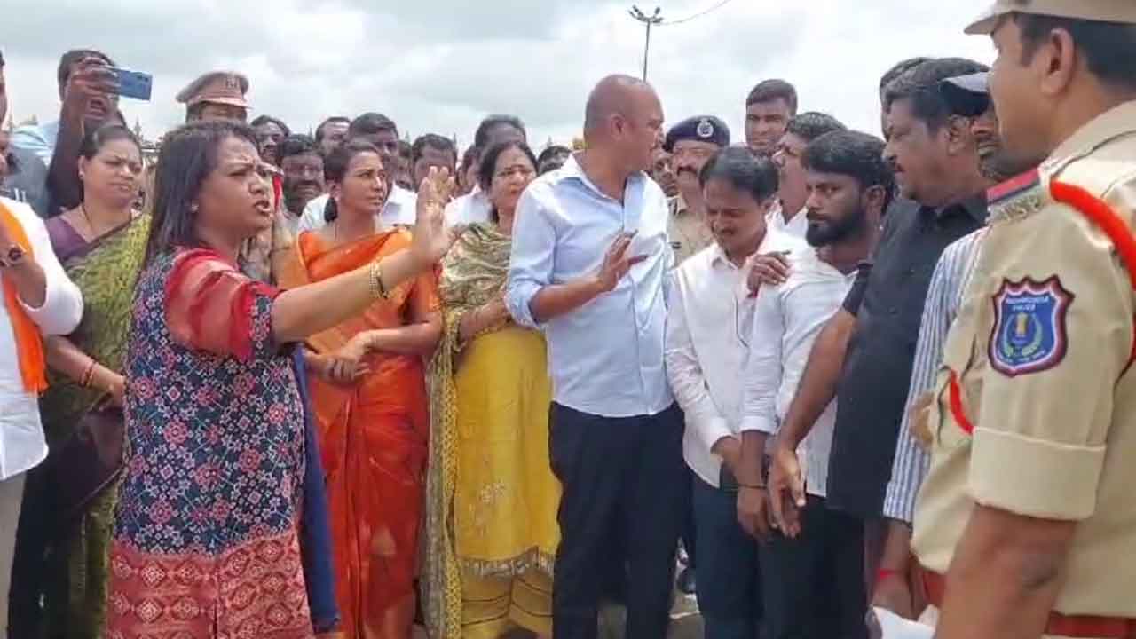 Mayor Vijayalakshmi | మేయర్ విజయలక్ష్మిపై తిరగబడ్డ ఉప్పల్ వాసులు