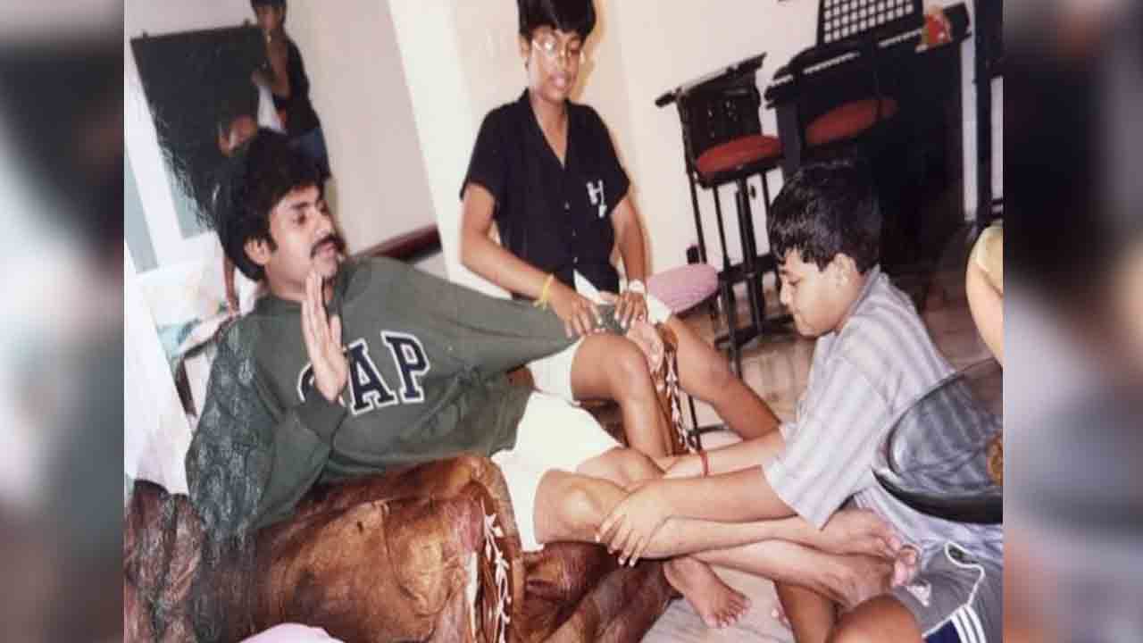 Pawan Kalyan Birthday | హ్యాపీ బర్త్‌డే బాబాయ్.. ప‌వ‌న్ క‌ళ్యాణ్ రేర్ ఫొటోను పంచుకున్న వ‌రుణ్ తేజ్