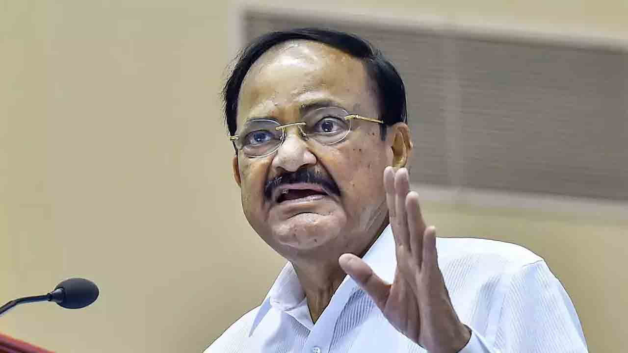 Venkaiah Naidu | తెలుగు రాష్ట్రాల‌ను ముంచెత్తిన వ‌ర‌ద‌లు.. రూ. 5 ల‌క్ష‌ల చొప్పున వెంక‌య్య నాయుడు స‌హాయం