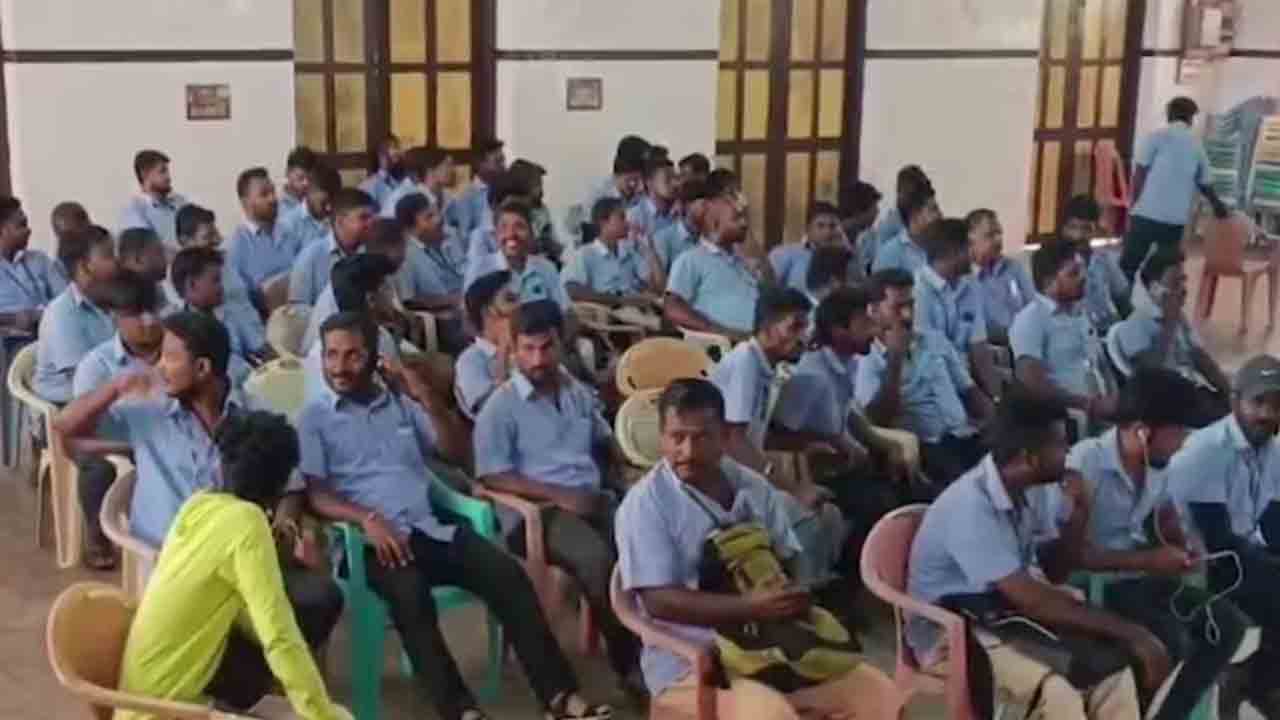 workers detained | నిరసనకు ప్లాన్‌ చేసిన కార్మికులు.. అదుపులోకి తీసుకుని నిర్బంధించిన పోలీసులు