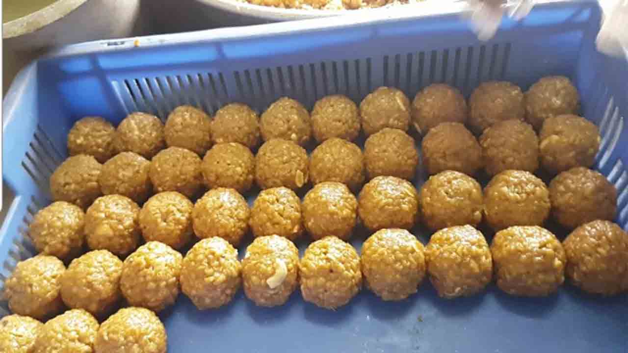 Yadadri Laddu | యాద‌గిరిగుట్ట ప్ర‌సాదాల‌పై అప్ర‌మ‌త్తం.. హైదరాబాద్‌ ల్యాబ్‌కు నెయ్యి నమూనాలు