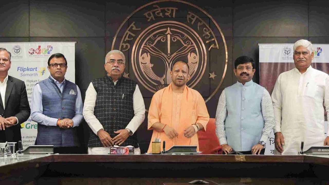 Property Details: ప్రాప‌ర్టీ డిటేల్స్ ఇవ్వ‌లేద‌ని.. 2.5 ల‌క్ష‌ల ఉద్యోగుల జీతాలు నిలిపేశారు