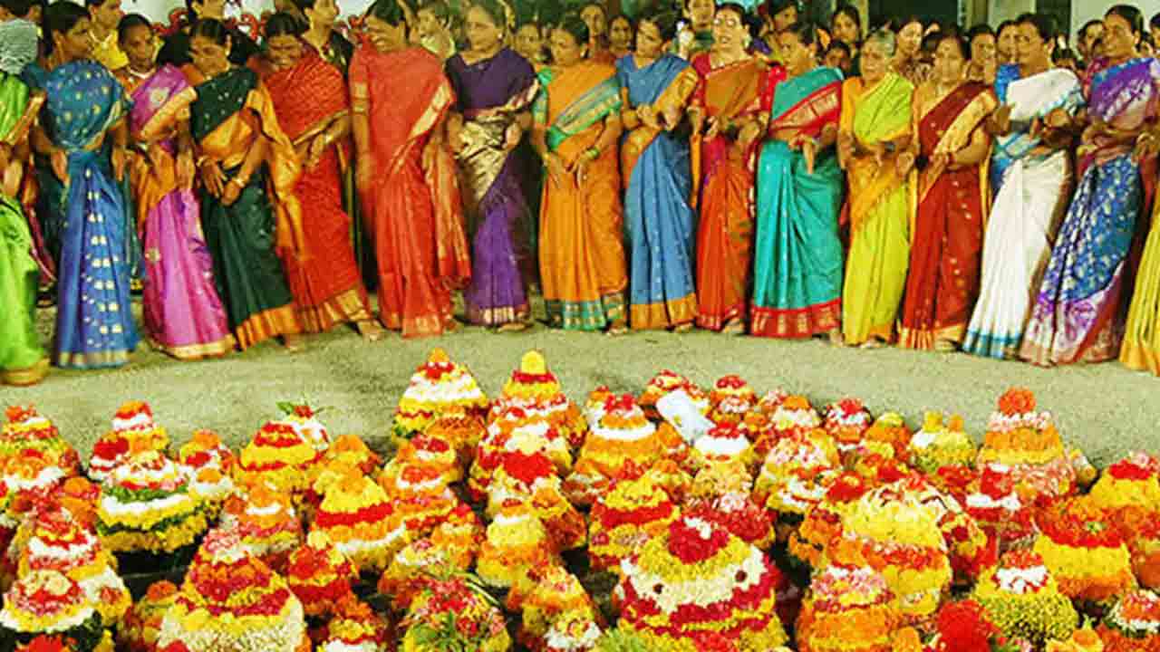 ఒక్కేసి పువ్వేసి చందమామ