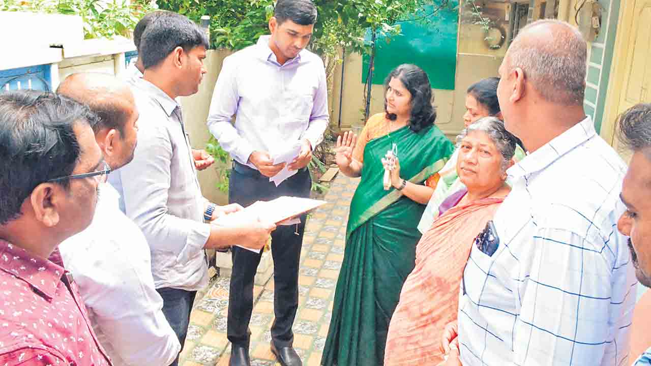 తప్పులు లేకుండా సమాచారం సేకరించాలి