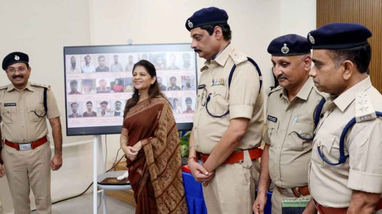 27 మంది సైబర్‌ నేరగాళ్ల అరెస్టు