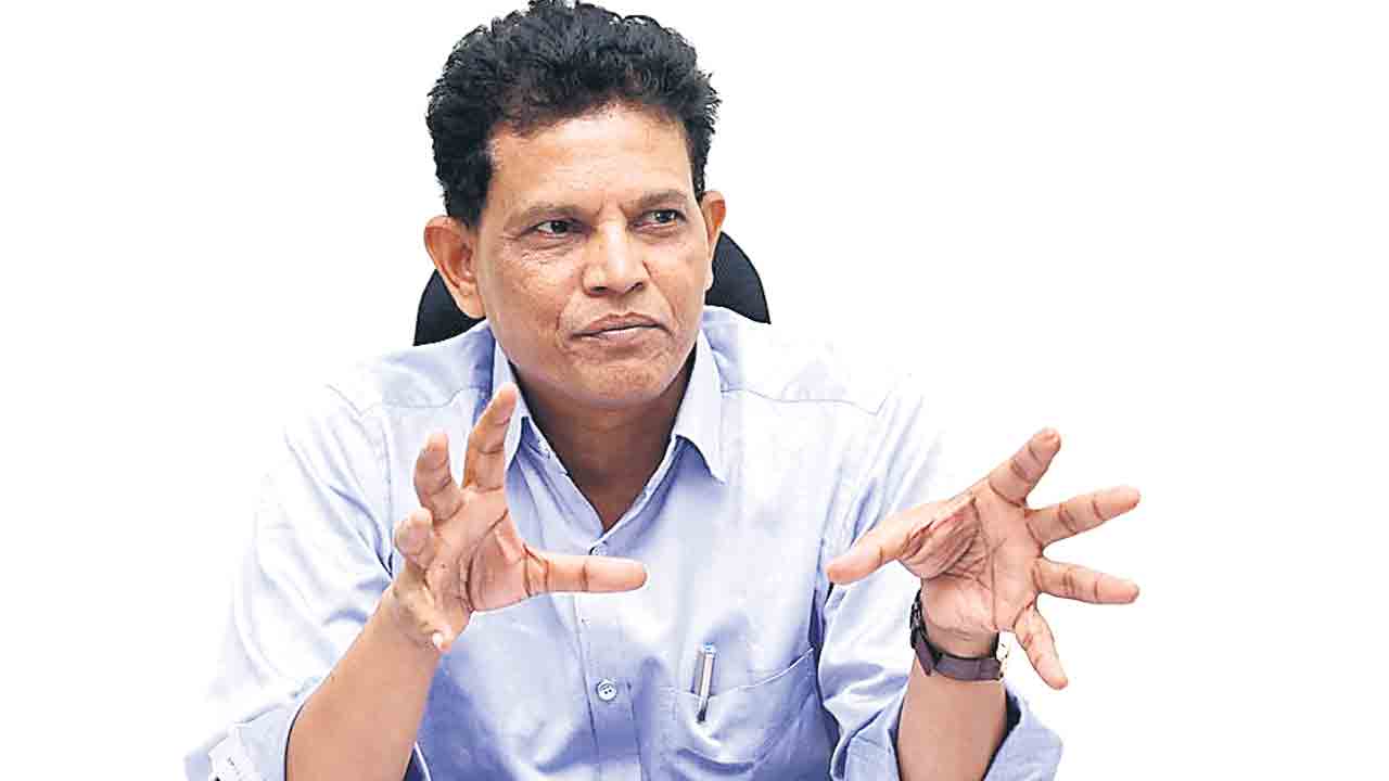 విద్యా బడ్జెట్ పెంచాలని సర్కారును నిలదీద్దాం