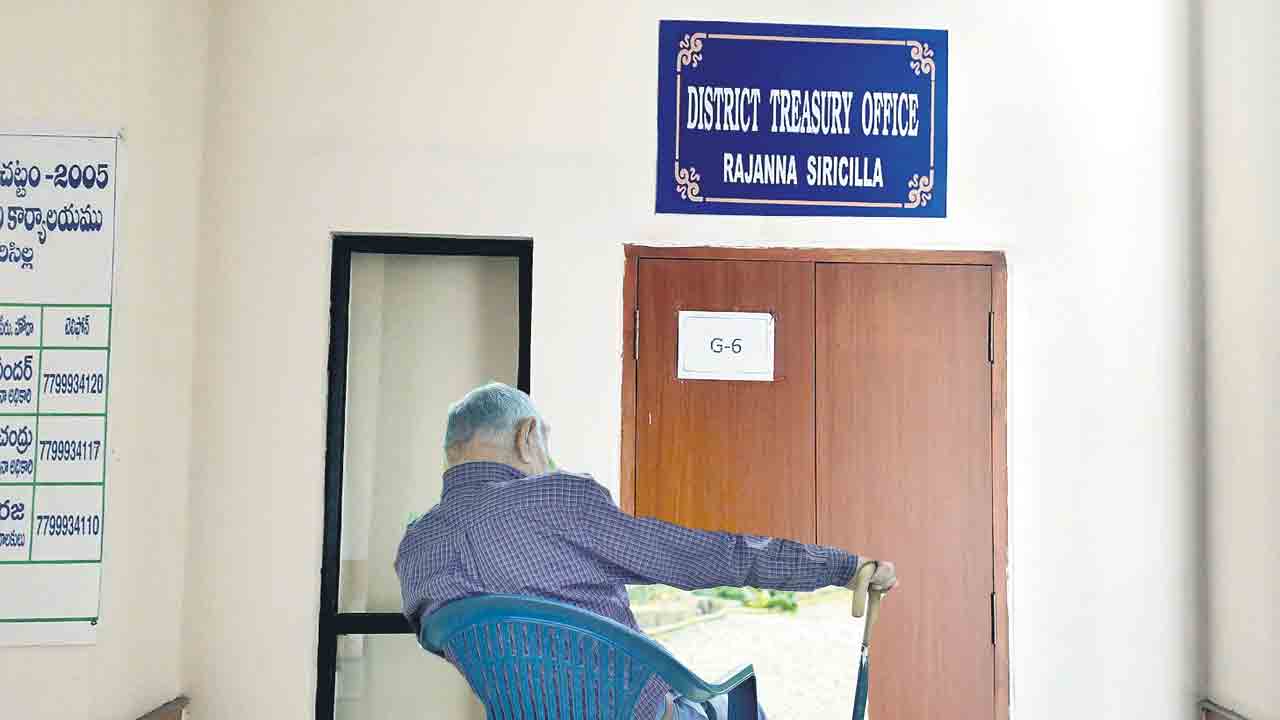 అవినీతికి కేరాఫ్‌గా ట్రెజరీ కార్యాలయాలు