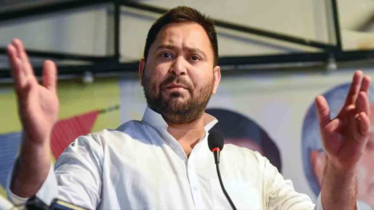 సోఫాలు, ఏసీలు ఎత్తుకెళ్లారు