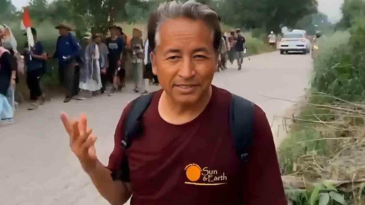 వాంగ్‌చుక్‌ నిర్బంధం.. ఢిల్లీ సరిహద్దుల్లో పాదయాత్ర అడ్డగింత