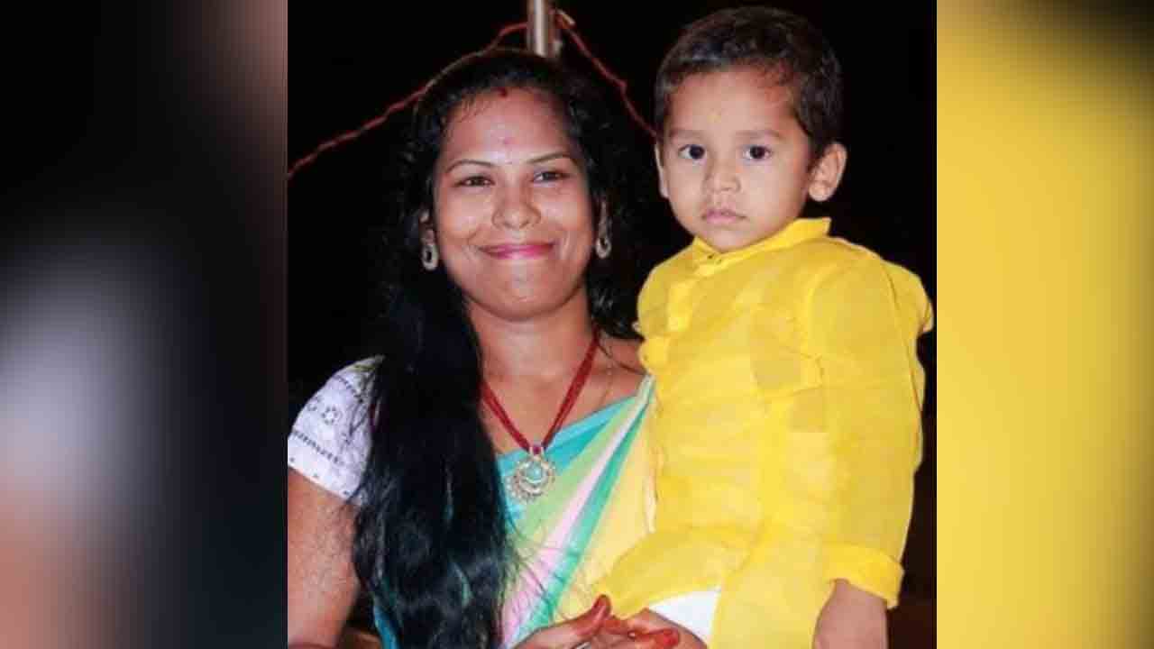 కుమారుడిని చంపి తల్లి ఆత్మహత్య