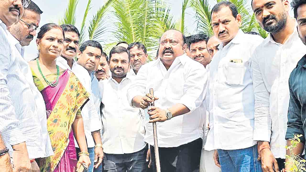 అబద్దపు హామీలతో కాంగ్రెస్‌ వంచన