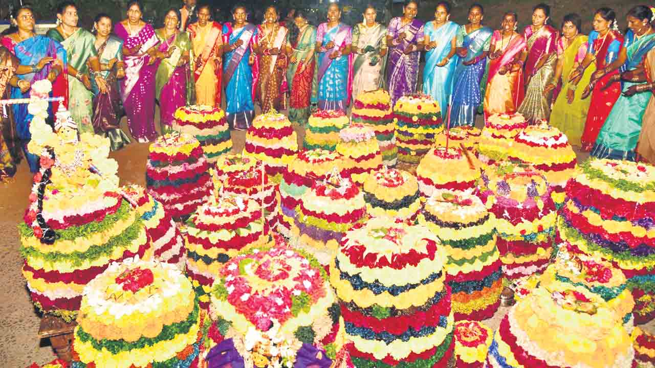 ఆడబిడ్డల వేడుకపై అంతులేని నిర్లక్ష్యం