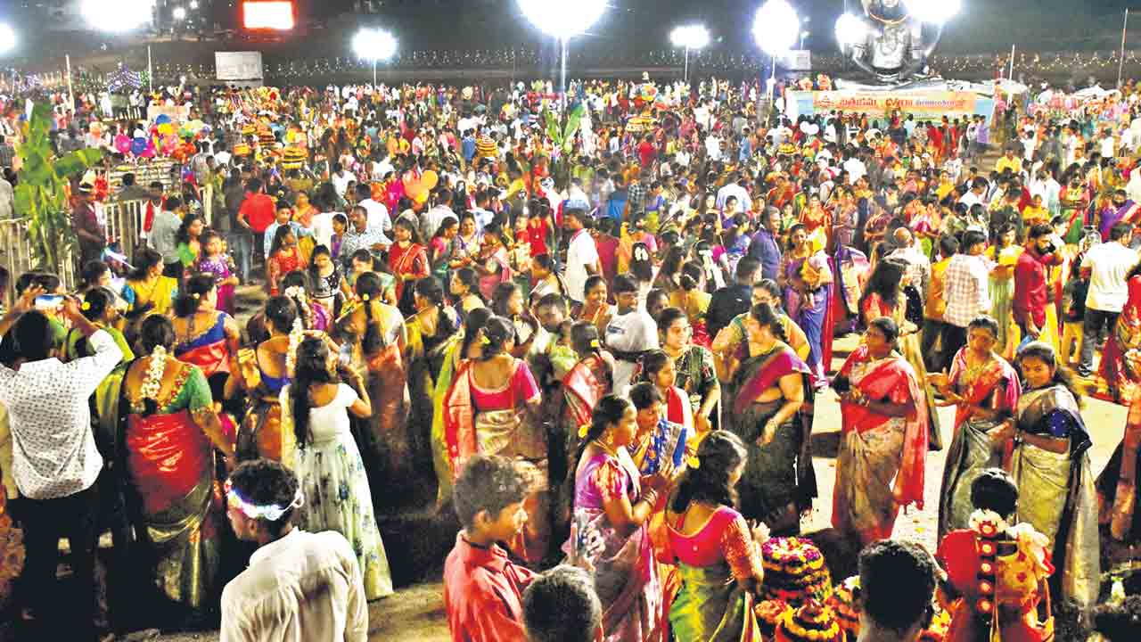 ఎములాడ.. పూలవనం