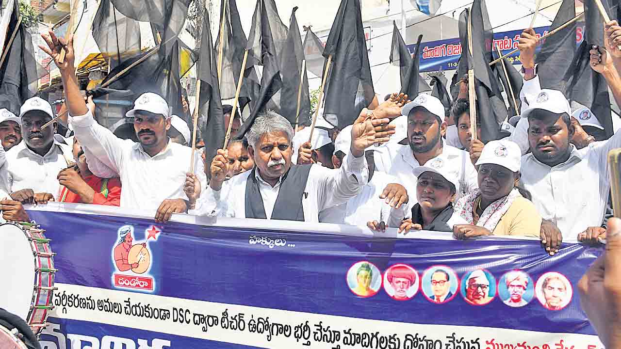అడ్డగింతలు, అక్రమ అరెస్టులు