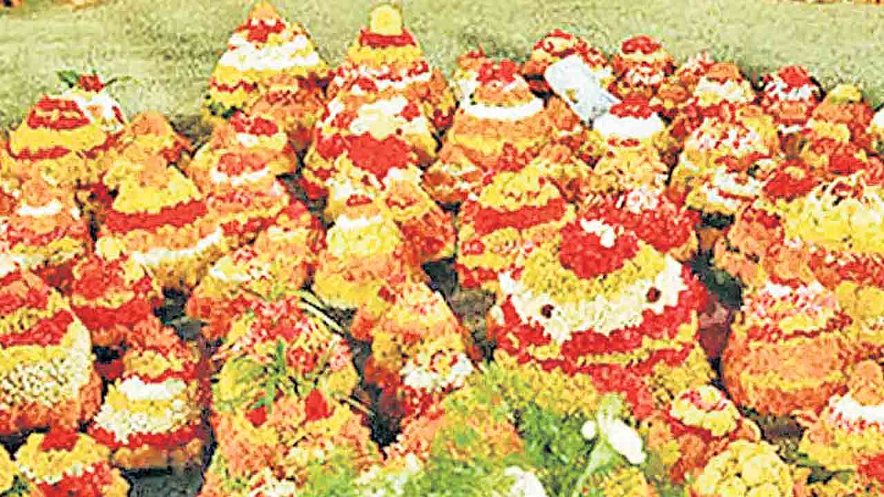 మహిళలంటే చిన్నచూపా?