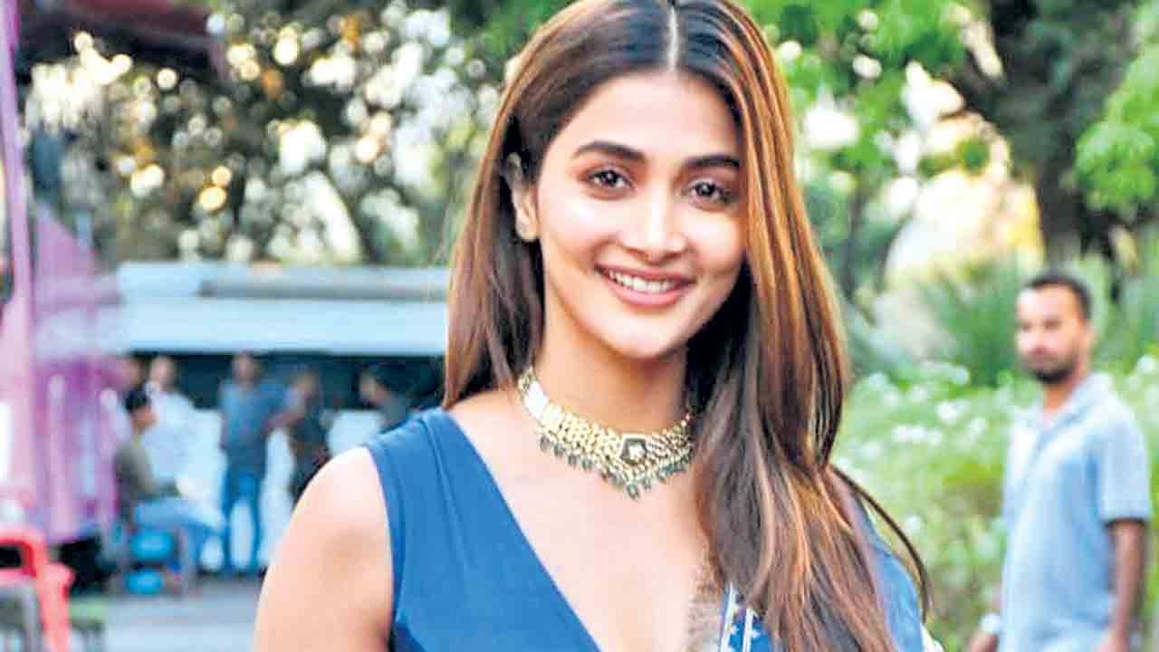 Pooja Hegde | పారితోషికం తగ్గించిన మంగళూరు భామ..