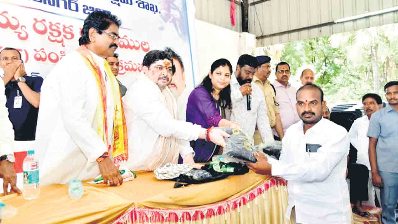 గీత కార్మికుల శ్రేయస్సే ధ్యేయం: మంత్రి పొన్నం