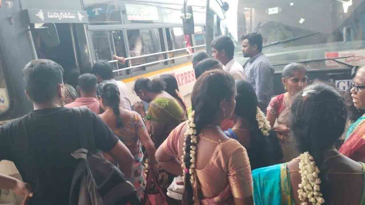 పండుగ వేళ.. ప్రయాణమెలా?