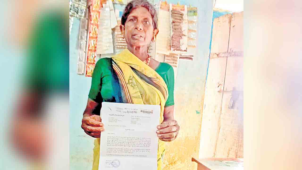 APGVB | చనిపోయిన రైతుకు నోటీసులు.. వడ్డీ చెల్లించాలంటూ హుకుం