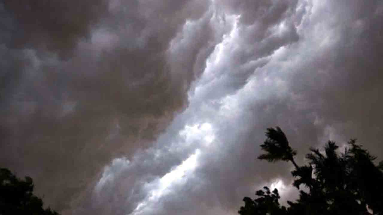 Weather | ఉదయం ఎండ.. సాయంత్రం వాన.. భిన్న వాతావరణంతో ప్రజల ఉక్కిరిబిక్కిరి