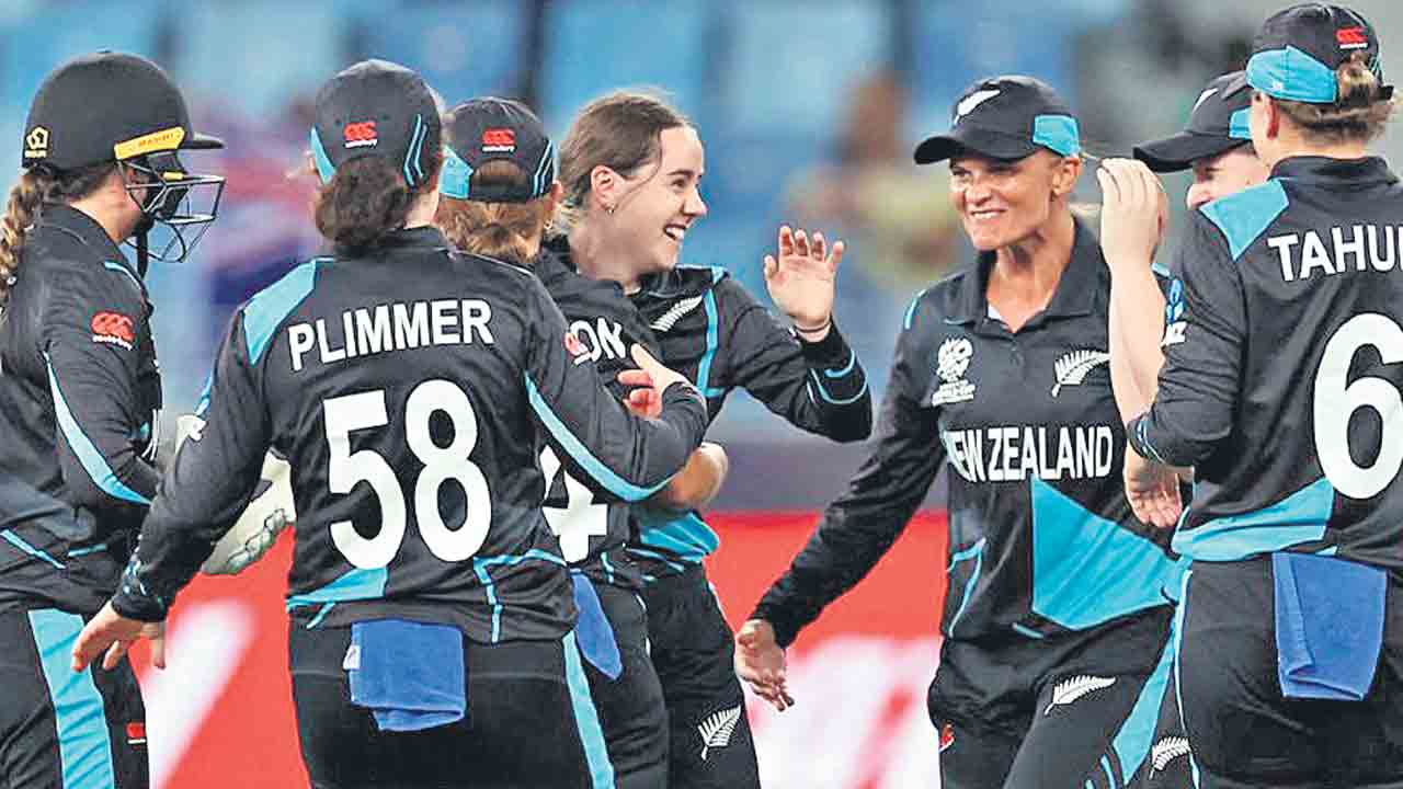 T20 World Cup | కివీస్‌ సెమీస్‌కు.. పాక్‌ ఓటమితో టోర్నీ నుంచి నిష్క్రమించిన భారత్‌