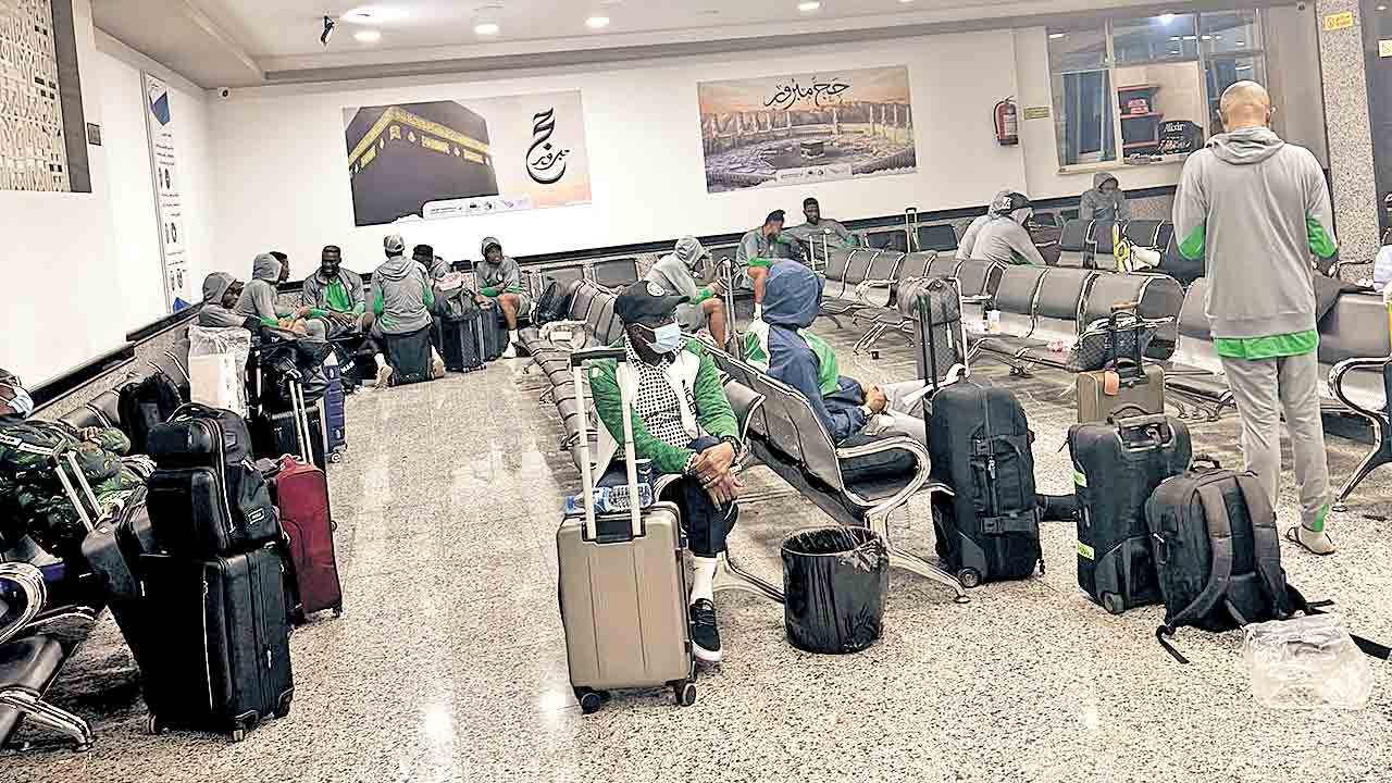 Football Players | తిండీ, నీళ్లు లేకుండా 16 గంటలు.. నైజీరియా ఫుట్‌బాల్‌ ప్లేయర్స్‌కు లిబియా నో ఎంట్రీ