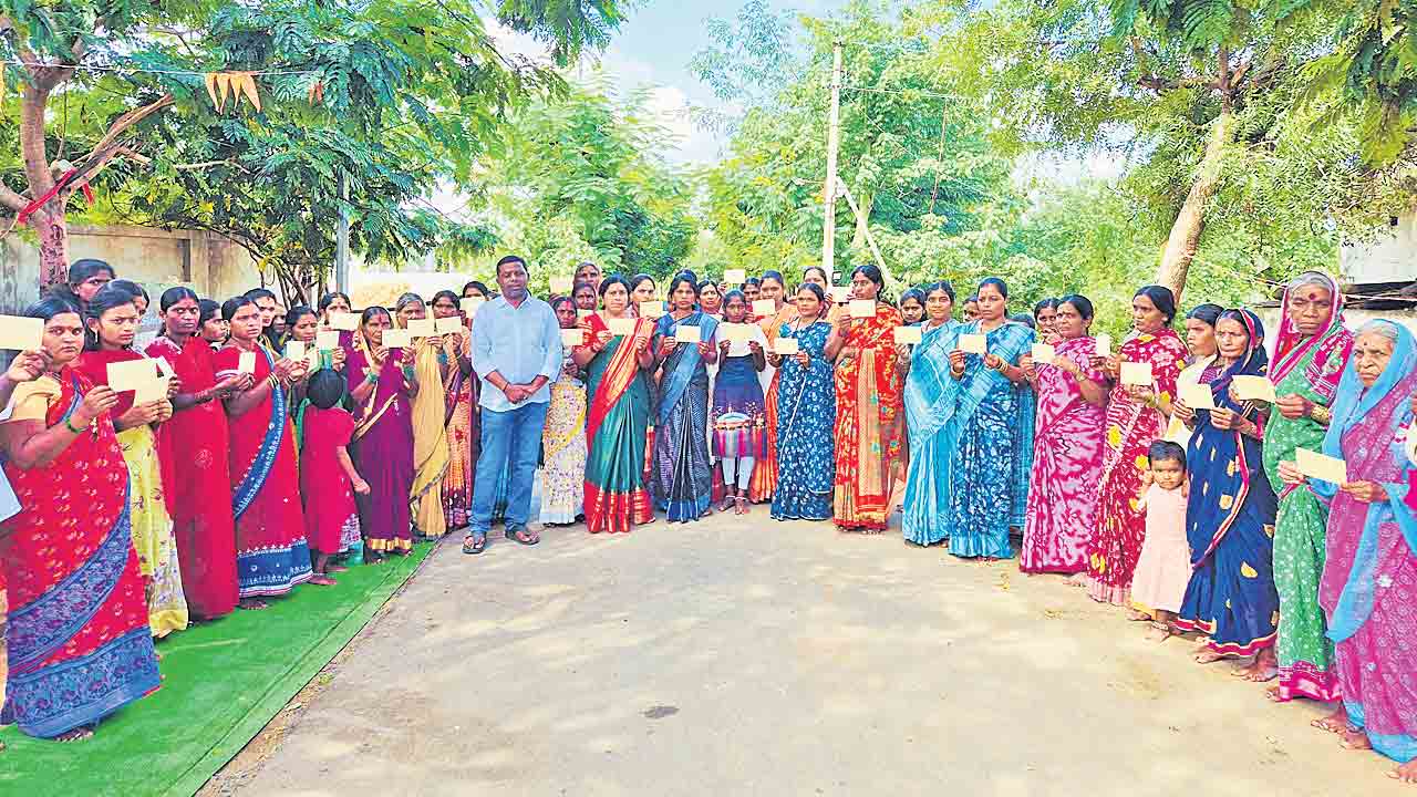 ఆరు గ్యారెంటీలపై పోస్ట్‌కార్డ్‌ పోరు