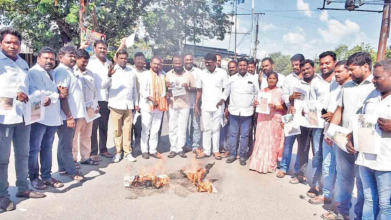 ‘నమస్తే’ కథనంపై అధికార పార్టీ నేతల అక్కసు.. మండిపడుతున్న జర్నలిస్టులు, మేధావులు