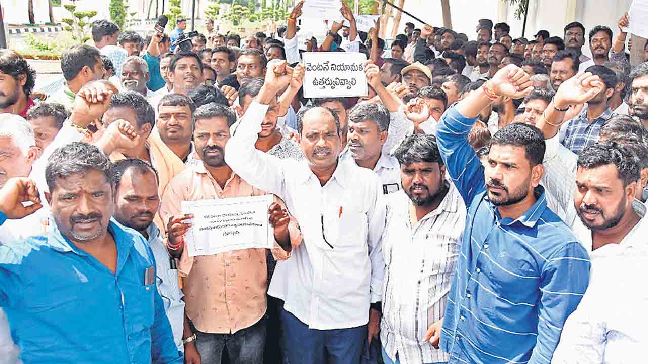 వారసత్వ ఉద్యోగాలు ఇంకెప్పుడు?.. వీఆర్‌ఏ జేఏసీ కన్వీనర్‌ రాములు