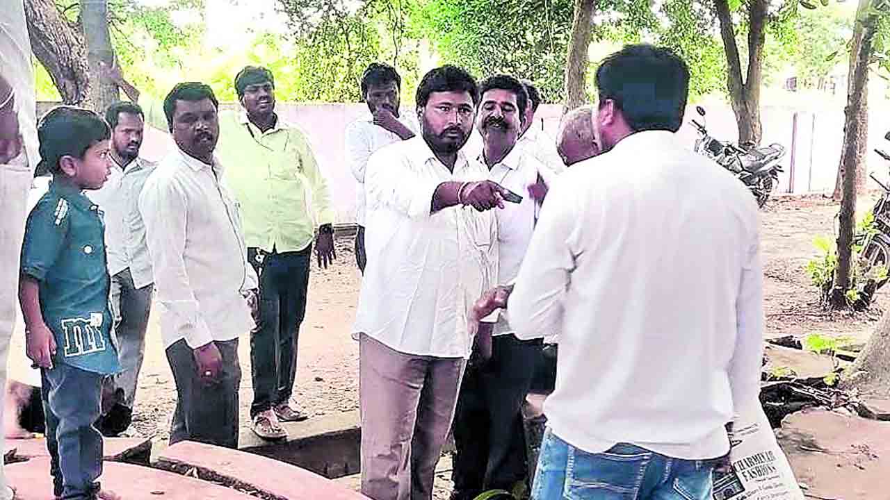 కాంగ్రెస్‌లో ఇందిరమ్మ కమిటీల చిచ్చు