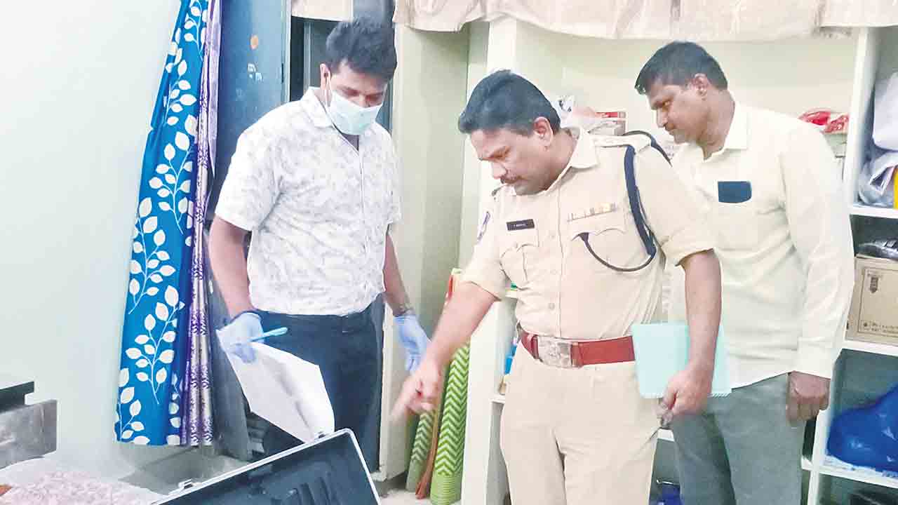 బోధన్‌ శివారులో భారీ చోరీ