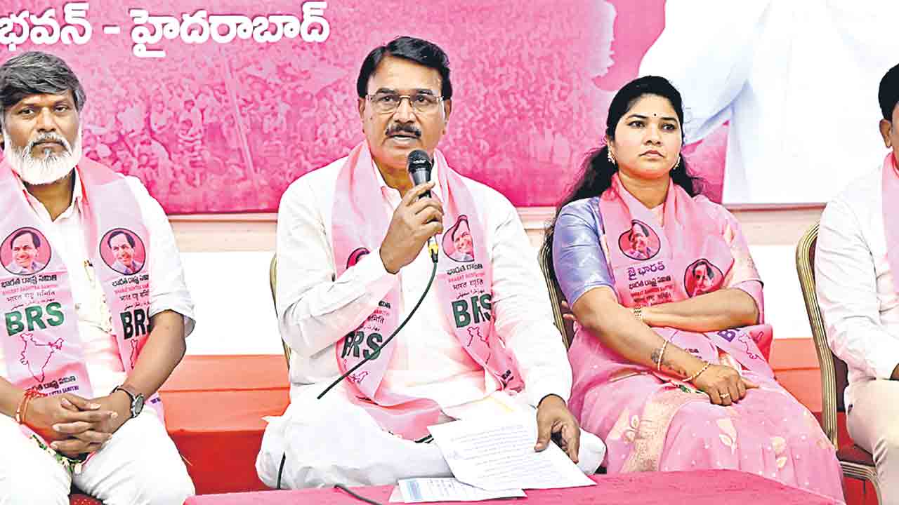 తెలంగాణది తెల్ల బంగారమే.. అయినా గుజరాత్‌ పత్తికే మద్దతు!