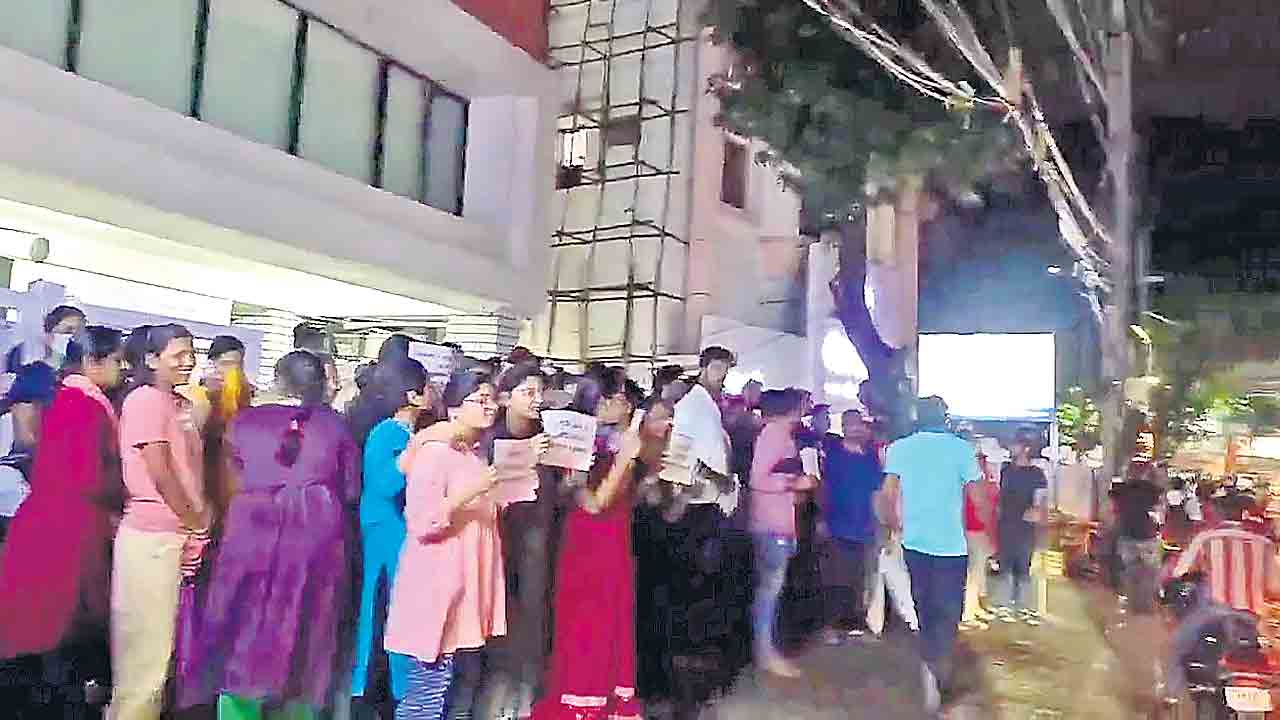 Group-1 Mains | దద్దరిల్లిన అశోక్‌నగర్‌.. మళ్లీ రోడ్డెక్కిన గ్రూప్‌-1 అభ్యర్థులు