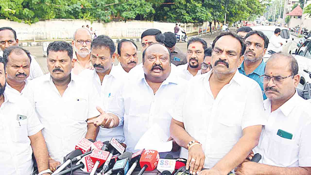 కేసులపై ఉన్న శ్రద్ధ అభివృద్ధిపై ఏది?