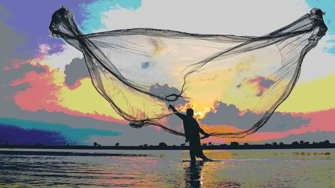 మత్స్యరంగంపై కక్ష… నిర్లక్ష్యం!