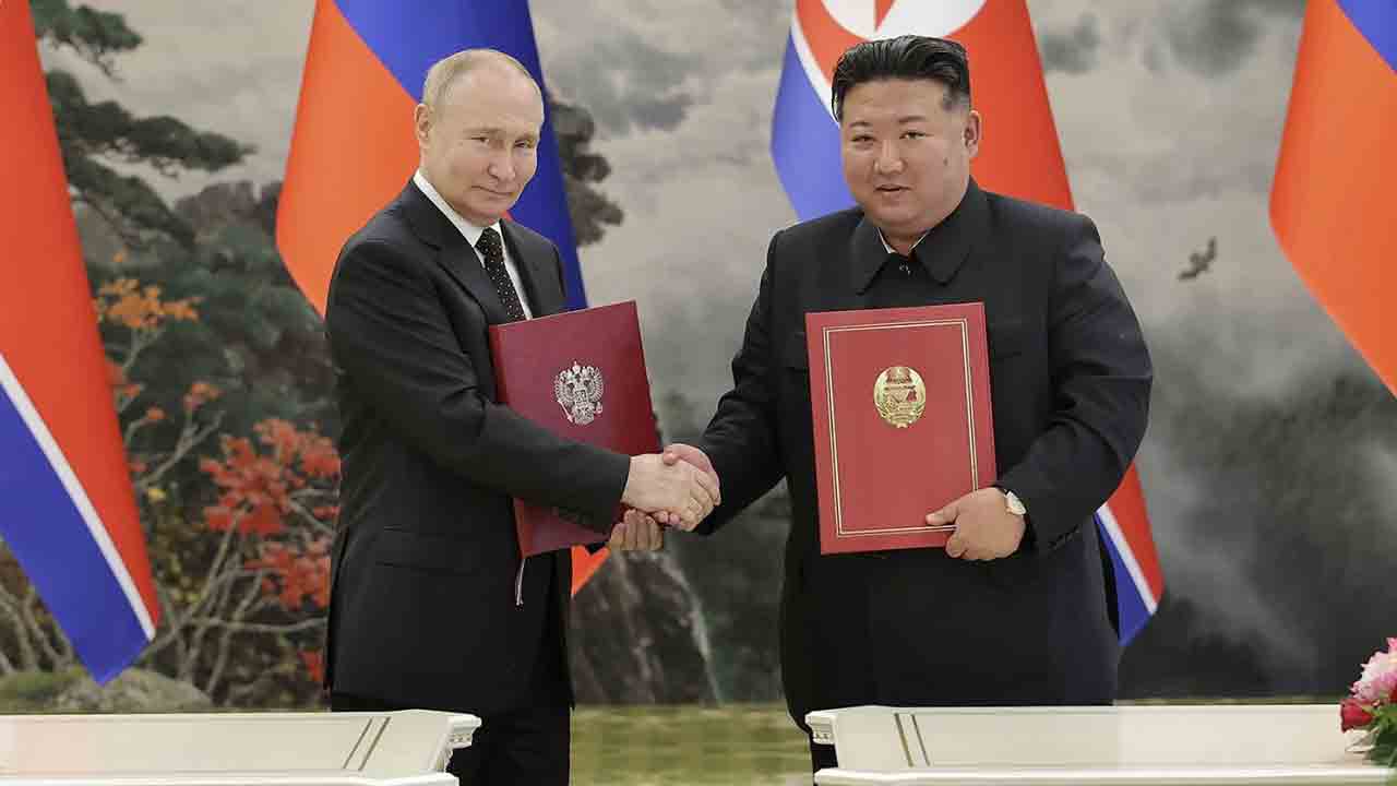 North Korea | రష్యాకు 12 వేల ఉత్తర కొరియా బలగాలు.. ఉక్రెయిన్‌పై పోరుకు సహాయంగా పంపిన కిమ్‌!